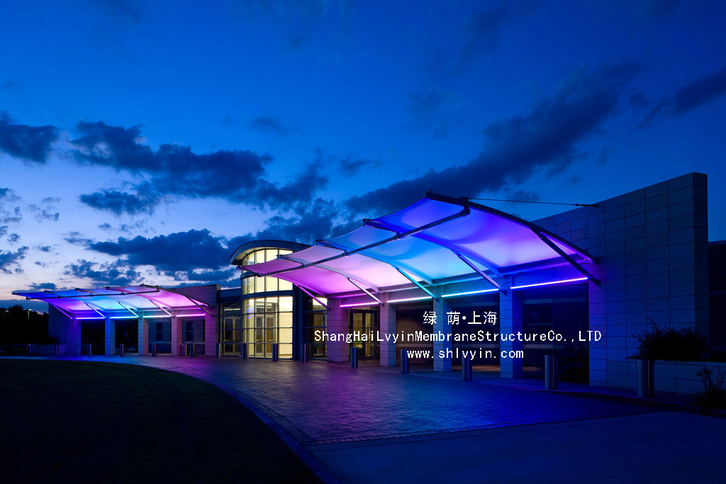 中華全國總工會勞動模范技術(shù)交流學(xué)校、兩岸工會交流基地一期室內(nèi)運(yùn)動館鋼結(jié)構(gòu)吊裝施工（一）