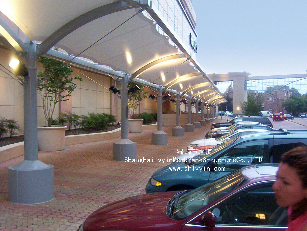 中華全國總工會勞動模范技術(shù)交流學(xué)校、兩岸工會交流基地一期室內(nèi)運(yùn)動館鋼結(jié)構(gòu)吊裝施工（二）